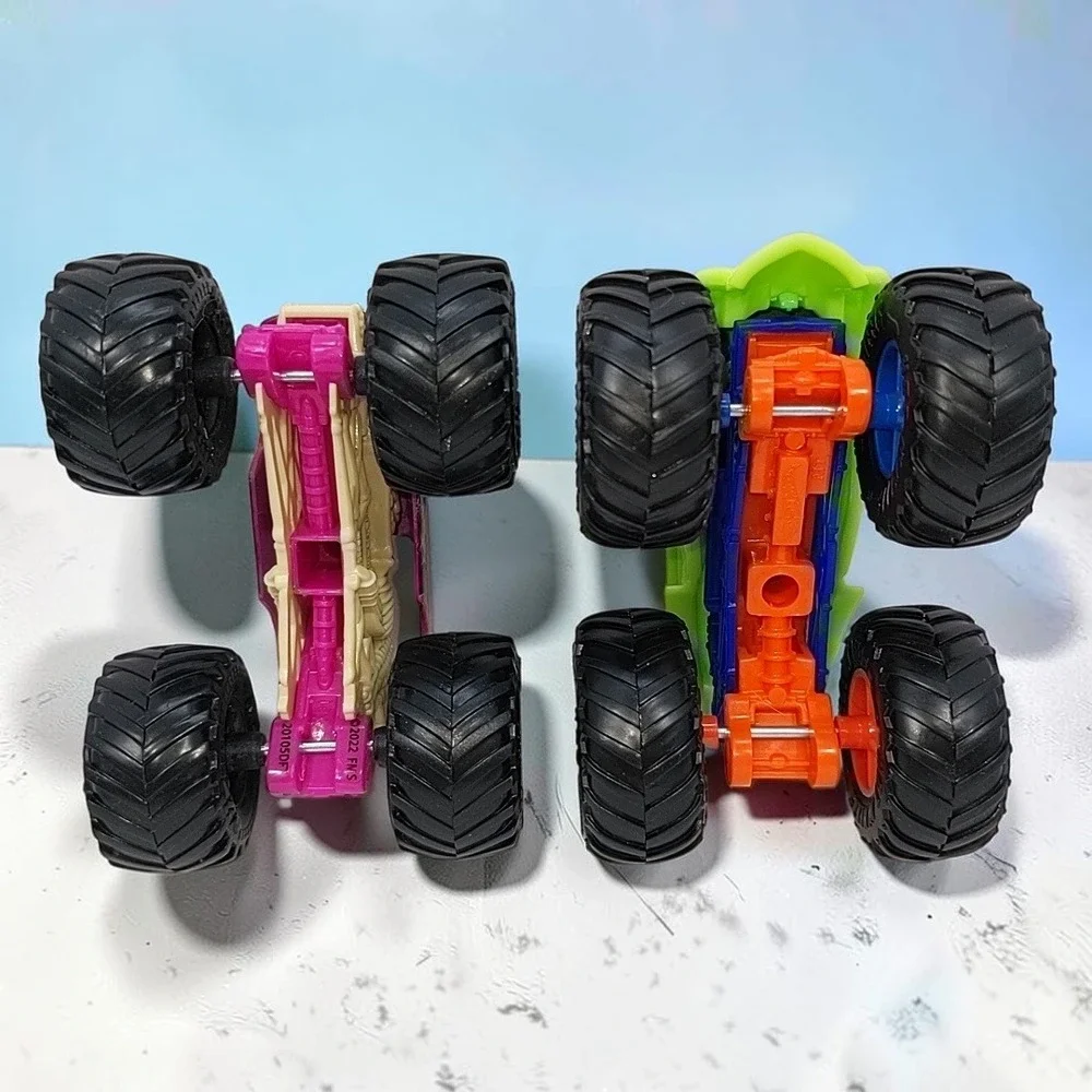 Hot Wheels Spin Master Monster Trucks Loco Punk Calavera 1:64 Lot Train Skull